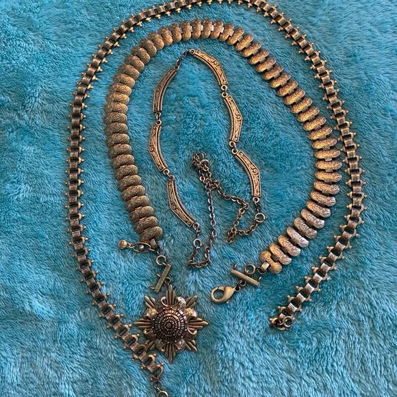 CAbi Trinity necklace EUC - Picture 1 of 7